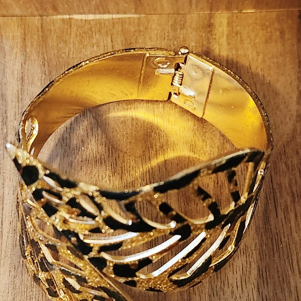 Gold Leopard‎ Print Monstera Leaf Cuff and Textured Bangle Bracelet Set 2pc